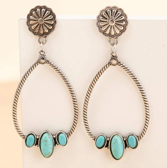 Three-Stone Turquoise Howlite Concho Twist Drop Dangle Earring, cowgirl chic - Picture 6 of 6